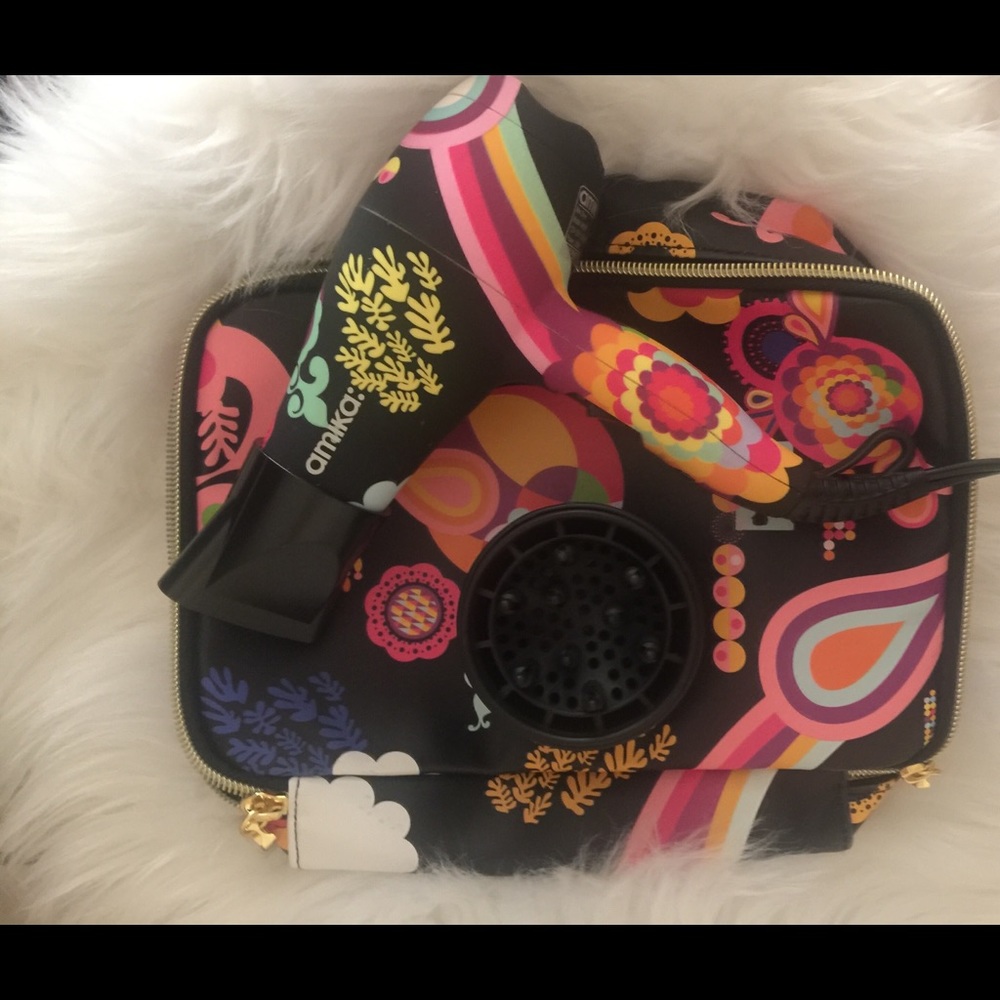 Amika travel blow dryer with diffuser